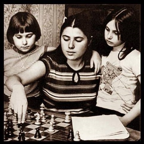 Bir Dahi Yetiştirmek: Suzan Polgar'ın Satrançtaki Yolculuğu